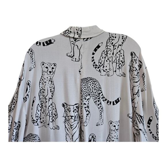 JANE + DELANCEY Women's XL Blouse Big Cats Cheetah Tiger Safari Button Up 44" - Picture 6 of 7